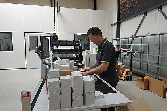 Behuizing op maat assembleren Behuizing op maat assembleren
